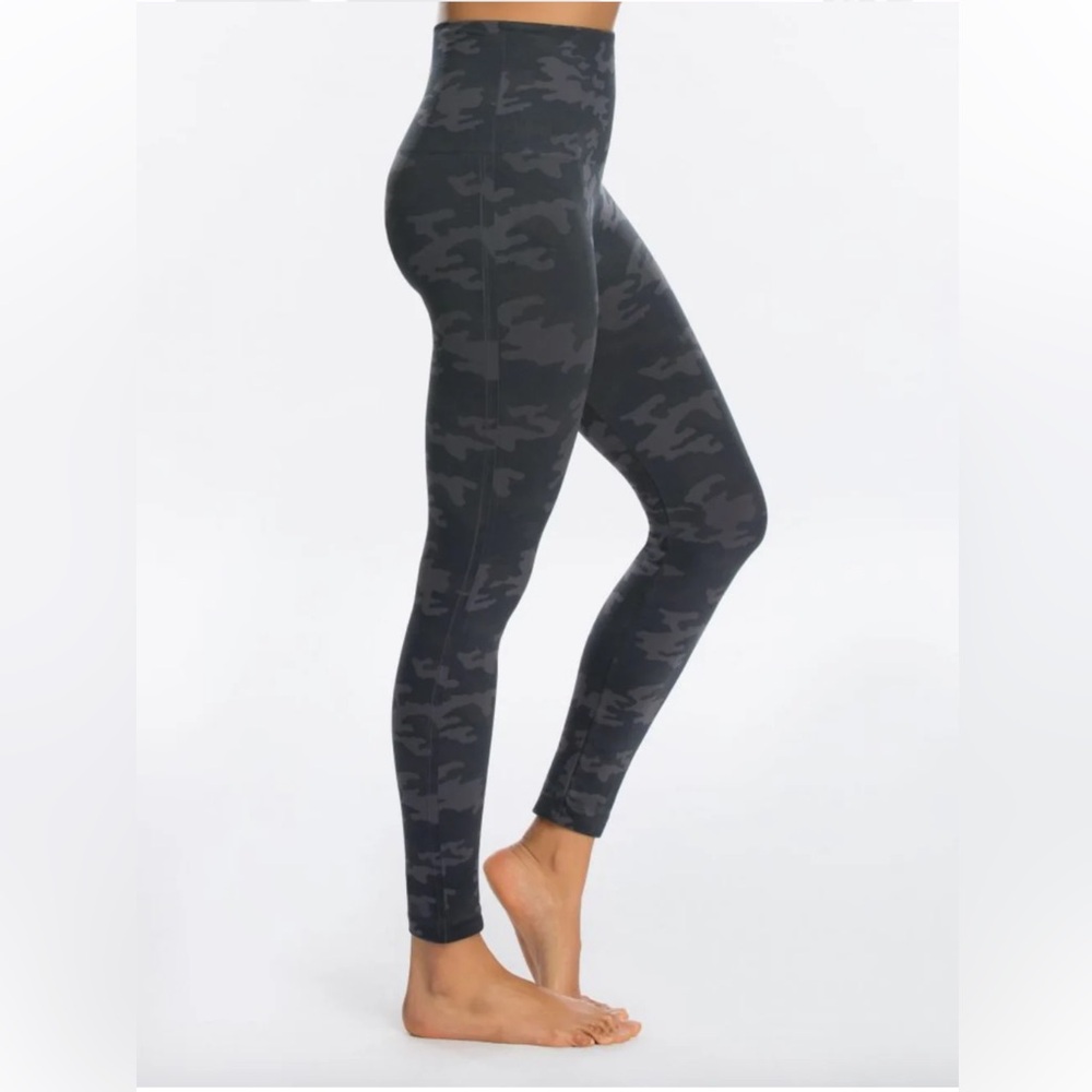 SPANX Women’s M Look at Me Now Camo Seamless High Waisted Leggings